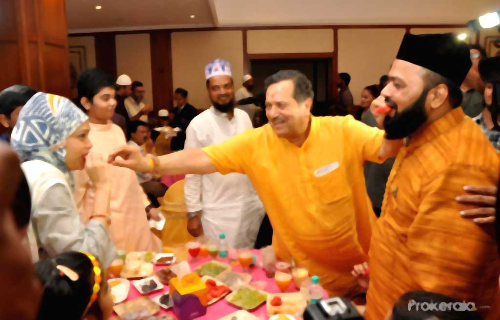 Indresh Kumar during an iftaar party Published on ​ Mon, Jun 4 2018. Rashtriya Swayamsewak Sangh (RSS) leader Indresh Kumar during an iftaar party in Mumbai on June 4, 2018.